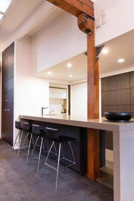 True New York Style Newmarket Loft Apartment Окленд Екстер'єр фото